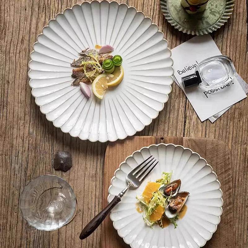 1Pc8Inch/10.5Inch Embossed Stripesd Shell Edge Ceramic Plate, Salad Plate, Western Steak Plate Breakfast Plate, Salad Light Food Plate, Suitable for Restaurant Western Food Plate, Serving Plate, Home Kitchen Tableware Serving Supplies, Gift Giving