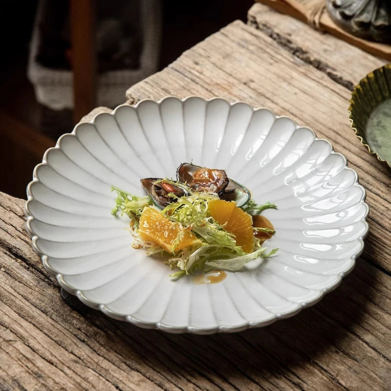 1Pc8Inch/10.5Inch Embossed Stripesd Shell Edge Ceramic Plate, Salad Plate, Western Steak Plate Breakfast Plate, Salad Light Food Plate, Suitable for Restaurant Western Food Plate, Serving Plate, Home Kitchen Tableware Serving Supplies, Gift Giving
